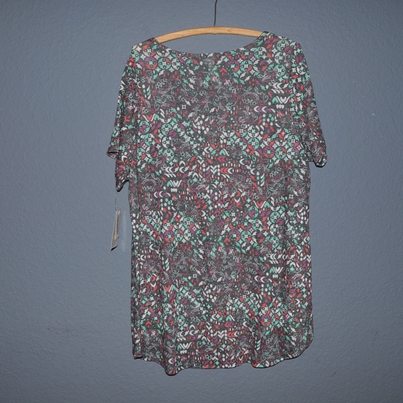 New LULAROE Gray Print Classic Tee T-Shirt NWT A5 - Picture 5 of 8